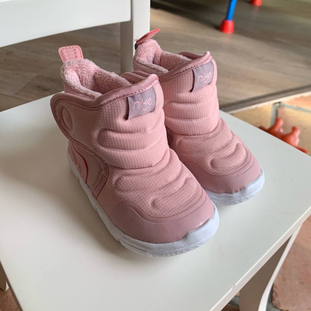 Nike Novice Boot 'Pink Glaze'